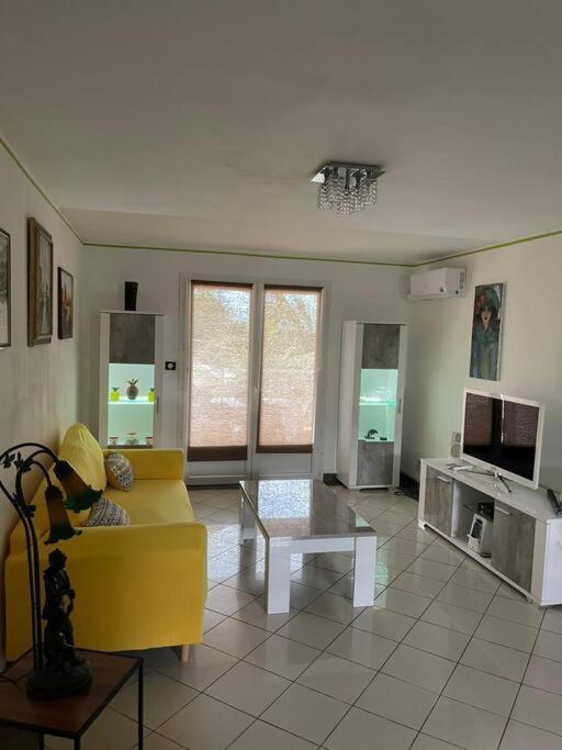 Duplex 1 Mn Plage De Trou D Eau Location A La Semaine Minimum La Saline Les Bains Exterior foto